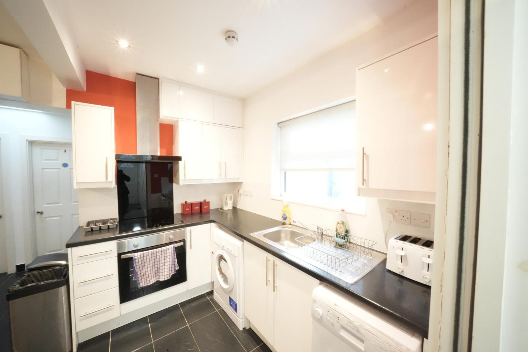 The Great Airport Place-Private Bedrooms With Private Bathroom-1 Bus To Heathrow Airport-5 Minutes By Car- Helpful Advice From Our Team Harmondsworth Exterior foto