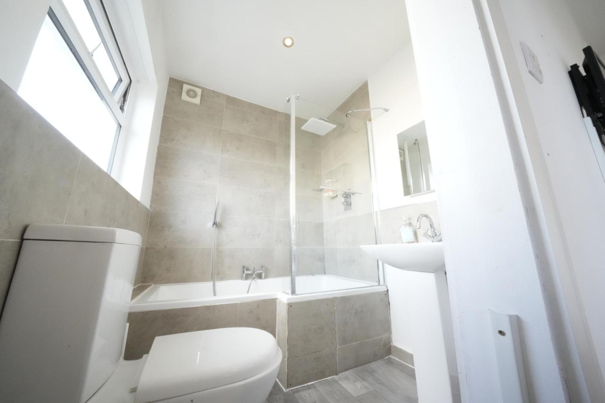 The Great Airport Place-Private Bedrooms With Private Bathroom-1 Bus To Heathrow Airport-5 Minutes By Car- Helpful Advice From Our Team Harmondsworth Exterior foto